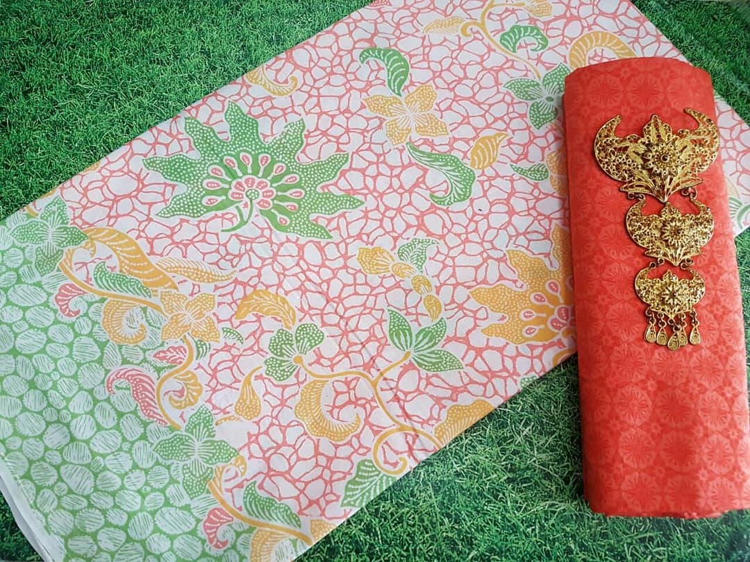 kain batik pekalongan warna soft pastel kombinasi embos