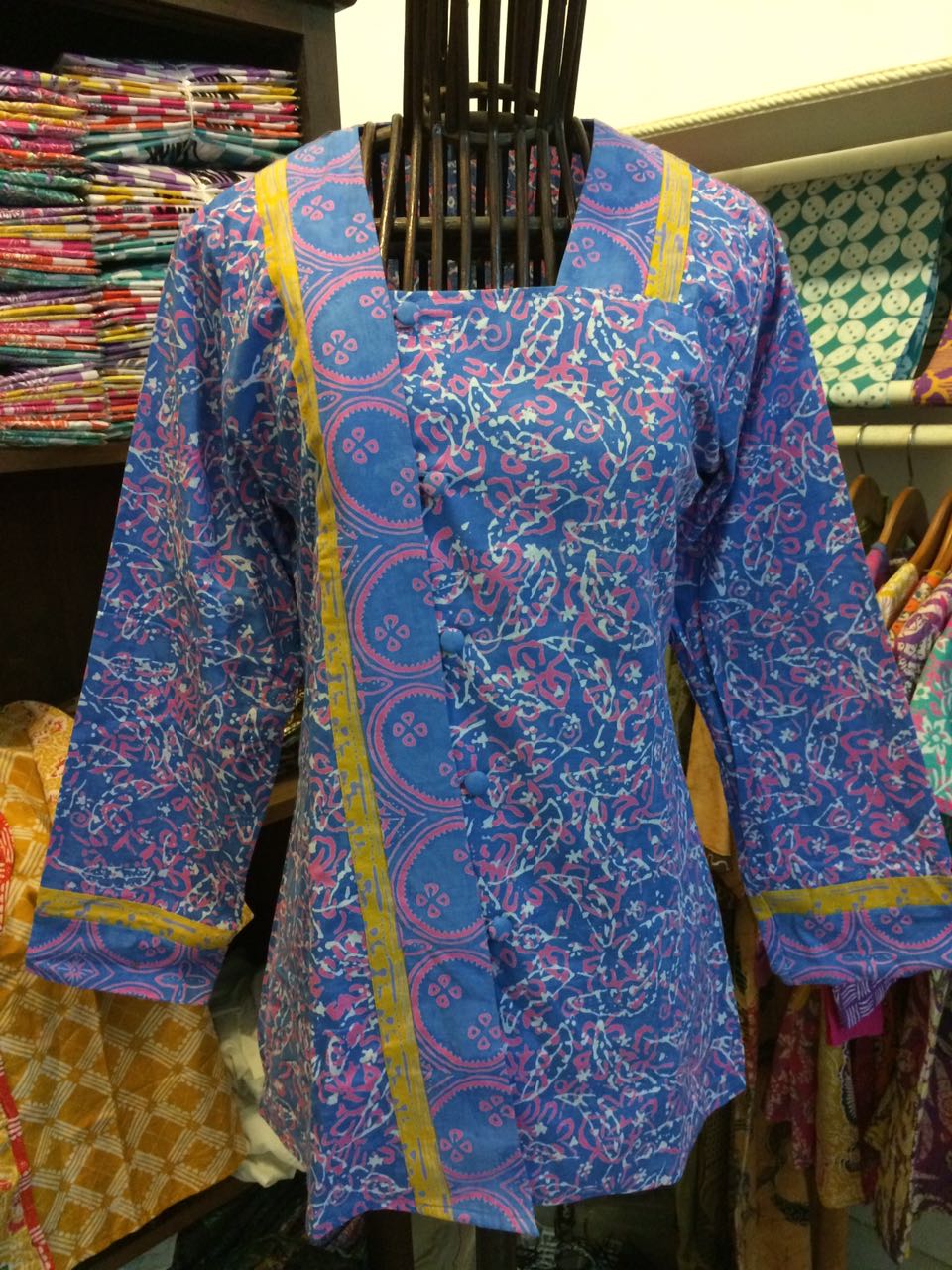 Blouse Batik Wanita Lengan Panjang – B86